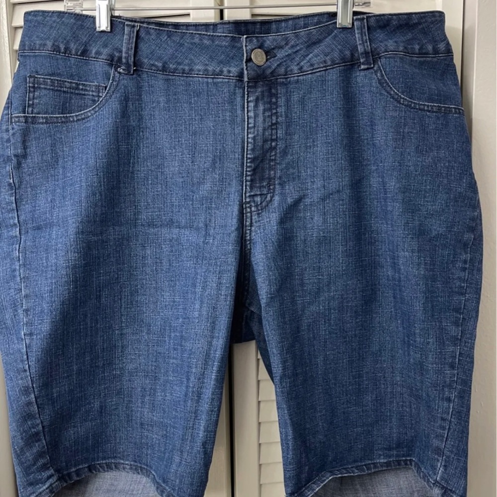 Women’s Jean Shorts (Like New/22W) - Picture 3 of 5